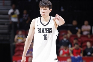 杨瀚森谈针对性防守：很好的事情 能感受到NBA对抗知道自己的不足