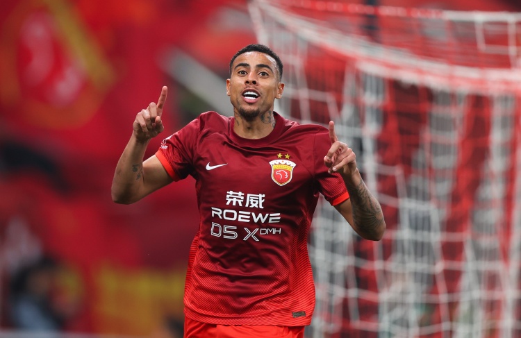 乐鱼体育官网-郑州日报：前海港外援古斯塔沃现身郑州，加盟河南队已进入倒计时